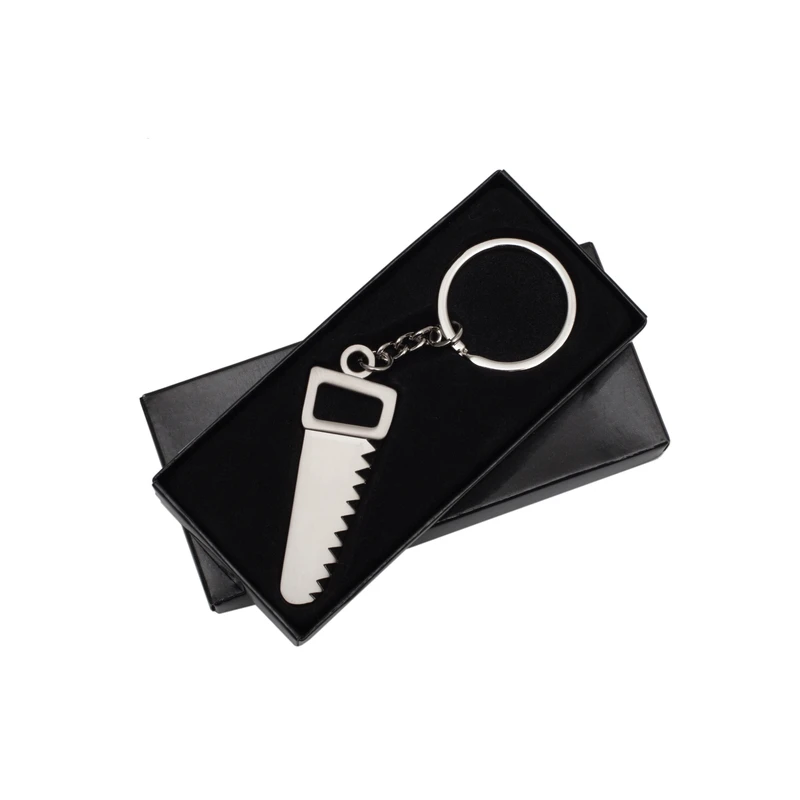 Brelok metalowy w kształcie PIŁY SAW R73208