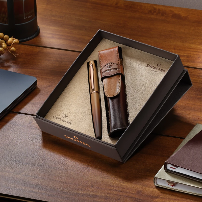 ZESTAW SHEAFFER VFM PIÓRO WIECZNE 9428 FP COFFEE + ETUI M
G0942853-6